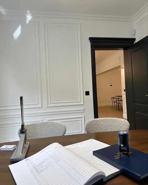 Birou de lucru pentru semnarea actelor notariale